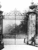 An illustration from English ironwork of the XVIIth & XVIIIth centuries; an historical & analytical account of the development of exterior smithcraft (1911)