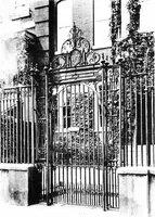 An illustration from English ironwork of the XVIIth & XVIIIth centuries; an historical & analytical account of the development of exterior smithcraft (1911)