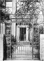 An illustration from English ironwork of the XVIIth & XVIIIth centuries; an historical & analytical account of the development of exterior smithcraft (1911)