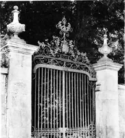 Picture 153 of 246 from English ironwork of the XVIIth & XVIIIth centuries; an historical & analytical account of the development of exterior smithcraft (1911), leaf 385
