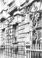 An illustration from English ironwork of the XVIIth & XVIIIth centuries; an historical & analytical account of the development of exterior smithcraft (1911)