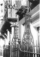An illustration from English ironwork of the XVIIth & XVIIIth centuries; an historical & analytical account of the development of exterior smithcraft (1911)