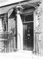 An illustration from English ironwork of the XVIIth & XVIIIth centuries; an historical & analytical account of the development of exterior smithcraft (1911)
