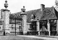 An illustration from English ironwork of the XVIIth & XVIIIth centuries; an historical & analytical account of the development of exterior smithcraft (1911)