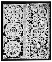 An illustration from Point and pillow lace : a short account of various kinds, ancient and modern, and how to recognise them (1899)