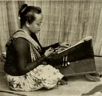 An illustration from De inlandsche kunstnijverheid in Nederlandsch Indië (1912)