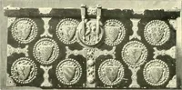 An illustration from Dekorative skvlptvr: figvr, ornament, architektvrplastik avs den havptepochen der kvnst (1910)