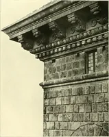 An illustration from Dekorative skvlptvr: figvr, ornament, architektvrplastik avs den havptepochen der kvnst (1910)