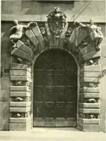 An illustration from Dekorative skvlptvr: figvr, ornament, architektvrplastik avs den havptepochen der kvnst (1910)
