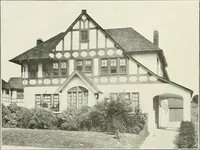 An illustration from De luxe flats : a book on flats and duplex homes ; showing the latest advance designs of this particular type of architecture, published to meet the requirements of all those who desire to study the flat or duplex home in its latest development. (1920)