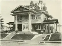An illustration from De luxe flats : a book on flats and duplex homes ; showing the latest advance designs of this particular type of architecture, published to meet the requirements of all those who desire to study the flat or duplex home in its latest development. (1920)