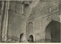 An illustration from Denkmäler persischer Baukunst : geschichtliche Untersuchung und Aufnahme muhammedanischer Backsteinbauten in Vorderasien und Persien (1901)