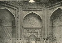 An illustration from Denkmäler persischer Baukunst : geschichtliche Untersuchung und Aufnahme muhammedanischer Backsteinbauten in Vorderasien und Persien (1901)