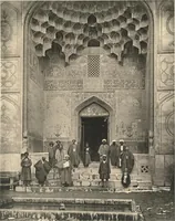 An illustration from Denkmäler persischer Baukunst : geschichtliche Untersuchung und Aufnahme muhammedanischer Backsteinbauten in Vorderasien und Persien (1901)