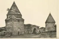 An illustration from Denkmäler persischer Baukunst : geschichtliche Untersuchung und Aufnahme muhammedanischer Backsteinbauten in Vorderasien und Persien (1901)