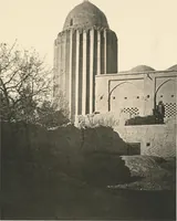 An illustration from Denkmäler persischer Baukunst : geschichtliche Untersuchung und Aufnahme muhammedanischer Backsteinbauten in Vorderasien und Persien (1901)