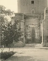 An illustration from Denkmäler persischer Baukunst : geschichtliche Untersuchung und Aufnahme muhammedanischer Backsteinbauten in Vorderasien und Persien (1901)