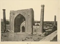 An illustration from Denkmäler persischer Baukunst : geschichtliche Untersuchung und Aufnahme muhammedanischer Backsteinbauten in Vorderasien und Persien (1901)