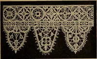 An illustration from Dentelles et guipures : anciennes et modernes, imitations ou copies. Varieté des genres et des points. 52 portraits documentaires, 249 échantillons de dentelles, collerettes, fraises, manchettes, rabats, etc. (1904)