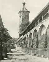 An illustration from Deutsche Baukunst des Mittelalters und der Renaissance : Old German architecture: Ancienne architecture Allemande (1920)
