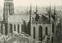 An illustration from Deutsche Baukunst des Mittelalters und der Renaissance : Old German architecture: Ancienne architecture Allemande (1920)