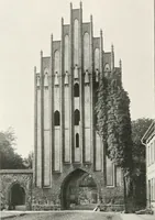 Picture 151 of 197 from Deutsche Baukunst des Mittelalters und der Renaissance : Old German architecture: Ancienne architecture Allemande (1920), leaf 167