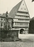An illustration from Deutsche Baukunst des Mittelalters und der Renaissance : Old German architecture: Ancienne architecture Allemande (1920)