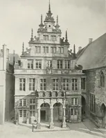 An illustration from Deutsche Baukunst des Mittelalters und der Renaissance : Old German architecture: Ancienne architecture Allemande (1920)