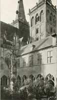 An illustration from Deutsche Baukunst des Mittelalters und der Renaissance : Old German architecture: Ancienne architecture Allemande (1920)