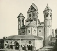 An illustration from Deutsche Baukunst des Mittelalters und der Renaissance : Old German architecture: Ancienne architecture Allemande (1920)