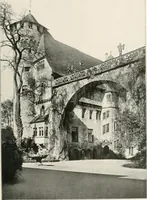 An illustration from Deutsche Baukunst des Mittelalters und der Renaissance : Old German architecture: Ancienne architecture Allemande (1920)