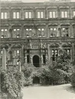 An illustration from Deutsche Baukunst des Mittelalters und der Renaissance : Old German architecture: Ancienne architecture Allemande (1920)