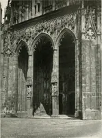 An illustration from Deutsche Baukunst des Mittelalters und der Renaissance : Old German architecture: Ancienne architecture Allemande (1920)