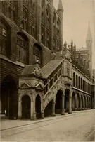 An illustration from Deutsche Baukunst des Mittelalters und der Renaissance = old German architecture (1922)