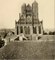 An illustration from Deutsche Baukunst des Mittelalters und der Renaissance = old German architecture (1922)