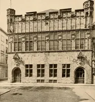An illustration from Deutsche Baukunst des Mittelalters und der Renaissance = old German architecture (1922)