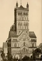 An illustration from Deutsche Baukunst des Mittelalters und der Renaissance = old German architecture (1922)