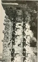 An illustration from Die Baukunst des Altertums (1910)