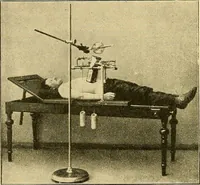 An illustration from Die Einrichtungen zur Erzeugung der Roentgenstrahlen (1903)