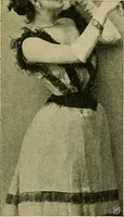 An illustration from Die Kultur des weiblichen Körpers als Grundlage der Frauenkleidung (1902)