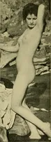 An illustration from Die Kultur des weiblichen Körpers als Grundlage der Frauenkleidung (1902)