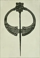 An illustration from Die älteste Kunst, insbesondere di Baukunst, der Germanen (1909)