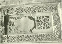 An illustration from Die Ornamente der Hakim- und Ashar-Moschee; Materialien zur Geschichte der älteren Kunst des Islam (1912)