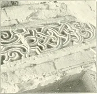 An illustration from Die Ornamente der Hakim- und Ashar-Moschee; Materialien zur Geschichte der älteren Kunst des Islam (1912)