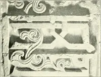 An illustration from Die Ornamente der Hakim- und Ashar-Moschee; Materialien zur Geschichte der älteren Kunst des Islam (1912)