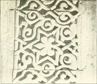 An illustration from Die Ornamente der Hakim- und Ashar-Moschee; Materialien zur Geschichte der älteren Kunst des Islam (1912)