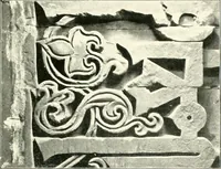 An illustration from Die Ornamente der Hakim- und Ashar-Moschee; Materialien zur Geschichte der älteren Kunst des Islam (1912)