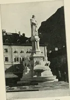 An illustration from Die ruhestätten und denkmäler unserer deutschen dichter (1904)
