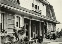 An illustration from The Dutch colonial house; its origin, design, modern plan and construction; illustrated with photographs of old examples and American adaptations of the style (1913)