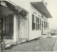 An illustration from The Dutch colonial house; its origin, design, modern plan and construction; illustrated with photographs of old examples and American adaptations of the style (1913)